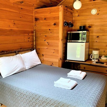 Pine Crest Motel & Cabins Barton Habitación foto
