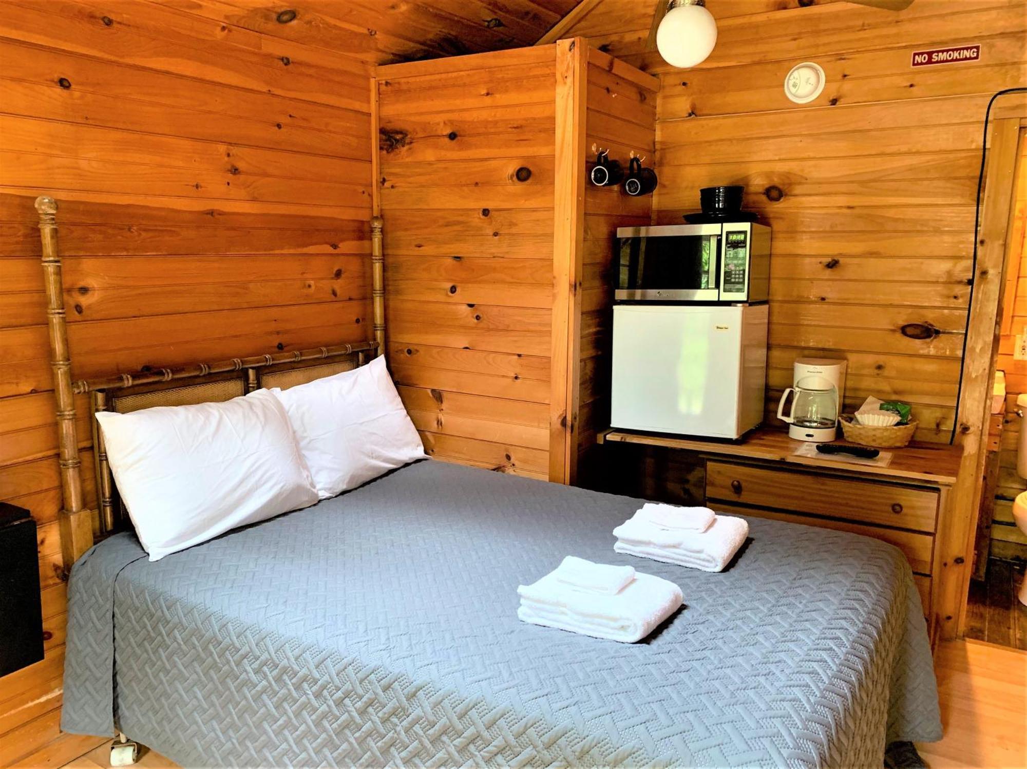 Pine Crest Motel & Cabins Barton Habitación foto